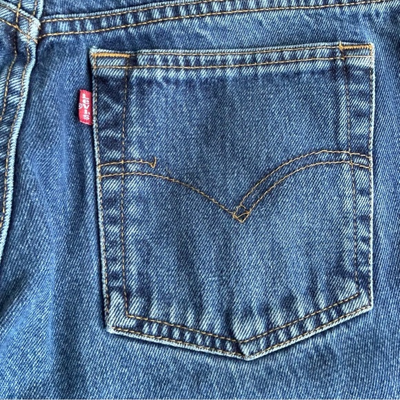 Levi's 550 Relaxed Fit Tapered Leg Distressed Jeans - Picture 10 of 16